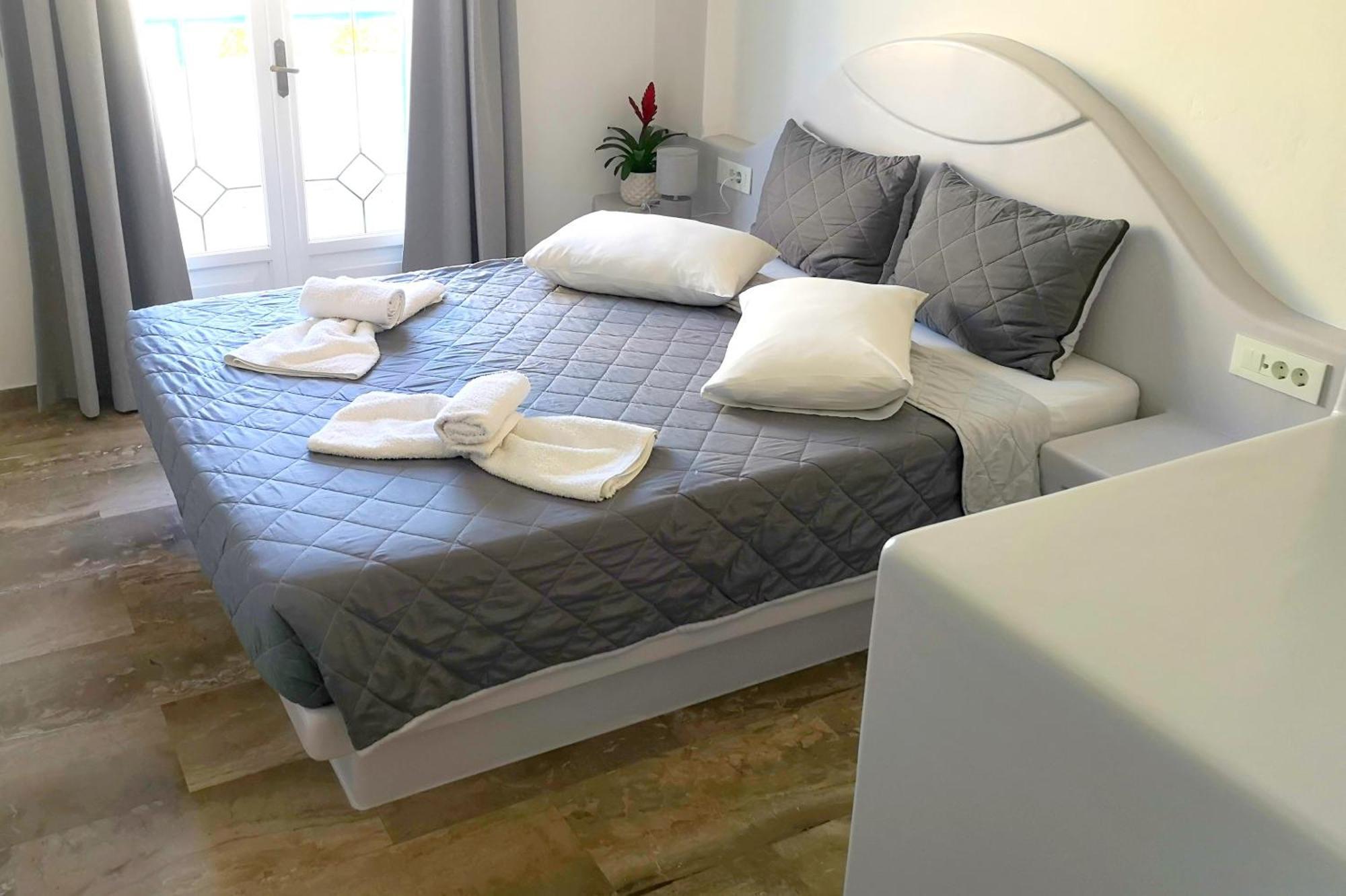 Hotel Zeus Kamári Habitación foto